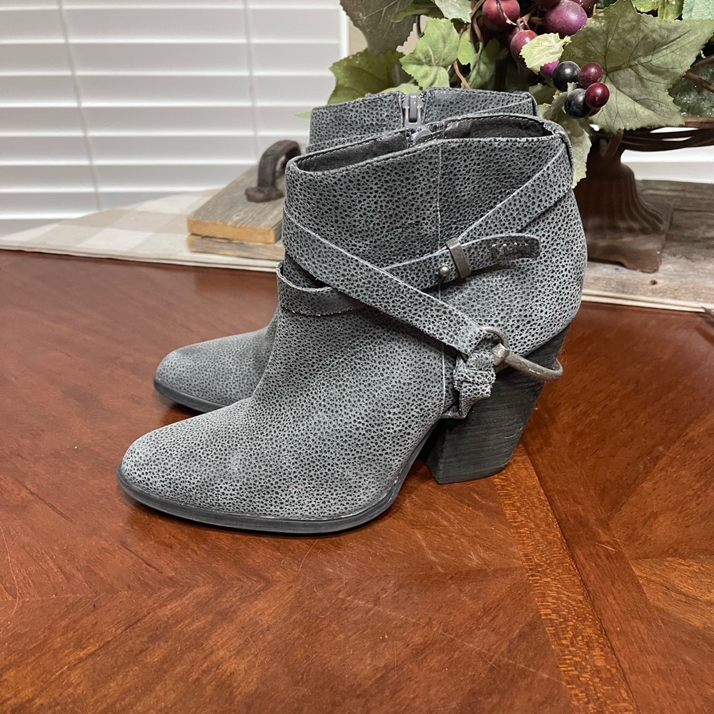 Leather ankle Boots Very Volatile spur